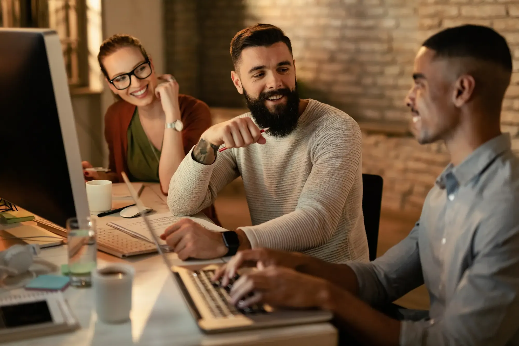 Equipo de programadores trabajando